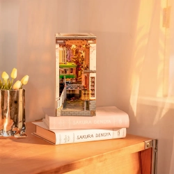 Book Nook Model Sakura Densya